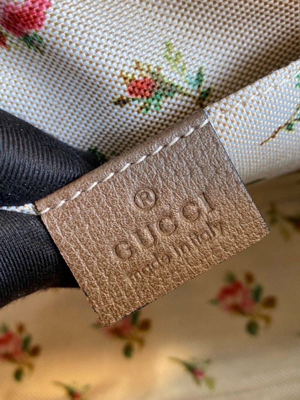 Gucci GG Supreme Canvas Crossbody with Green-Red Web and Yellow Accents - Picture 8 of 9